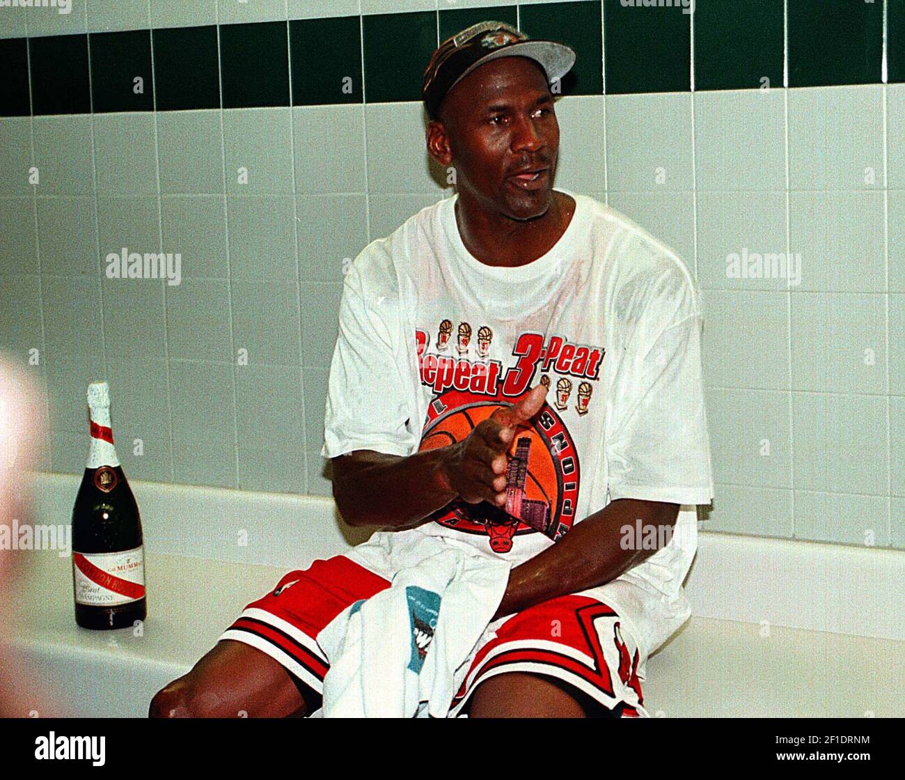 Michael Jordan in the locker room looking exhausted after winning his sixth  NBA title on June 14, 1998. (Photo by Charles Cherney/Chicago  Tribune/TNS/Sipa USA Stock Photo - Alamy
