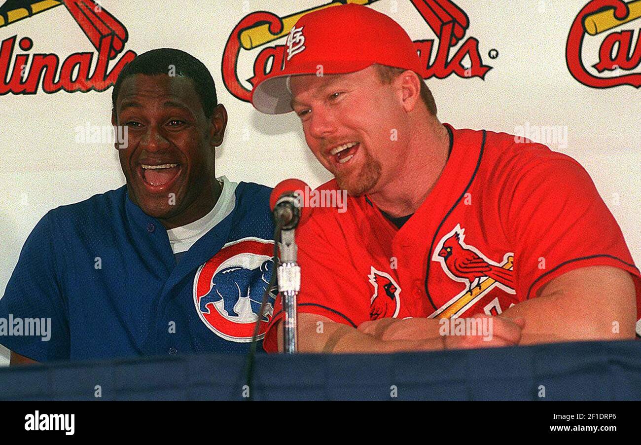 The Chicago Cubs' Sammy Sosa, left, and the St. Louis Cardinals' Mark McGwire talk to the media before the beginning of a game on Sept. 8, 1998. (Photo by Christina Macias/Belleville News-Democrat/TNS/Sipa USA) Stock Photo
