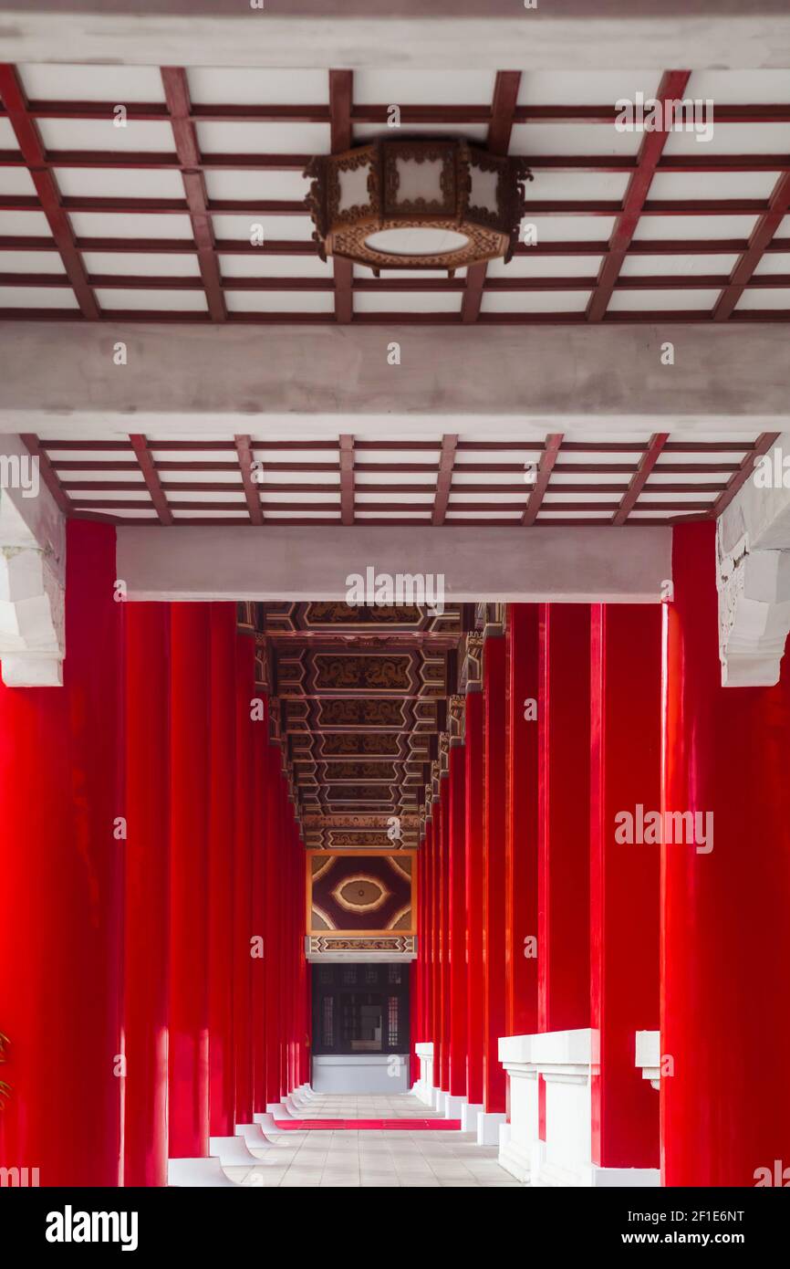Taipei martyrs shrine hi-res stock photography and images - Alamy