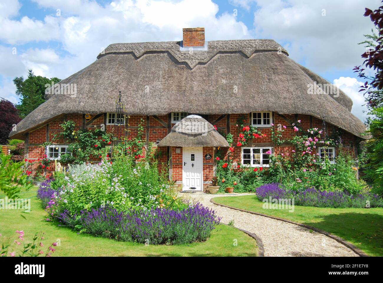 Thatched country cottage and garden, Itchen Stoke, Hampshire, England, United Kingdom Stock Photo