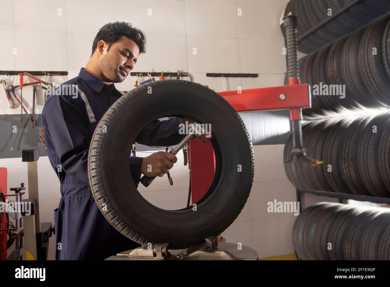 Tyre exchange hires stock photography and images Alamy