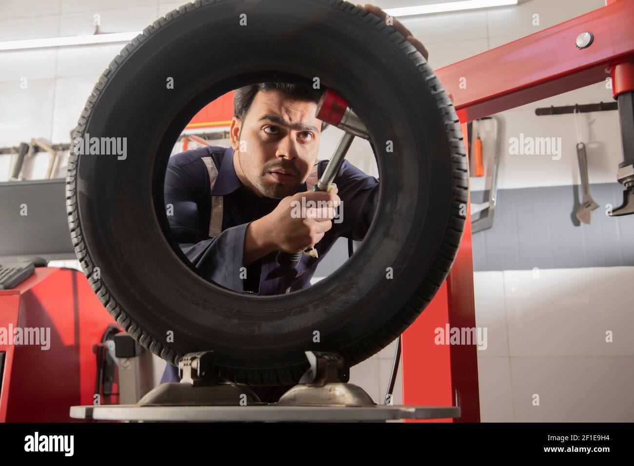 Tyre exchange hires stock photography and images Alamy