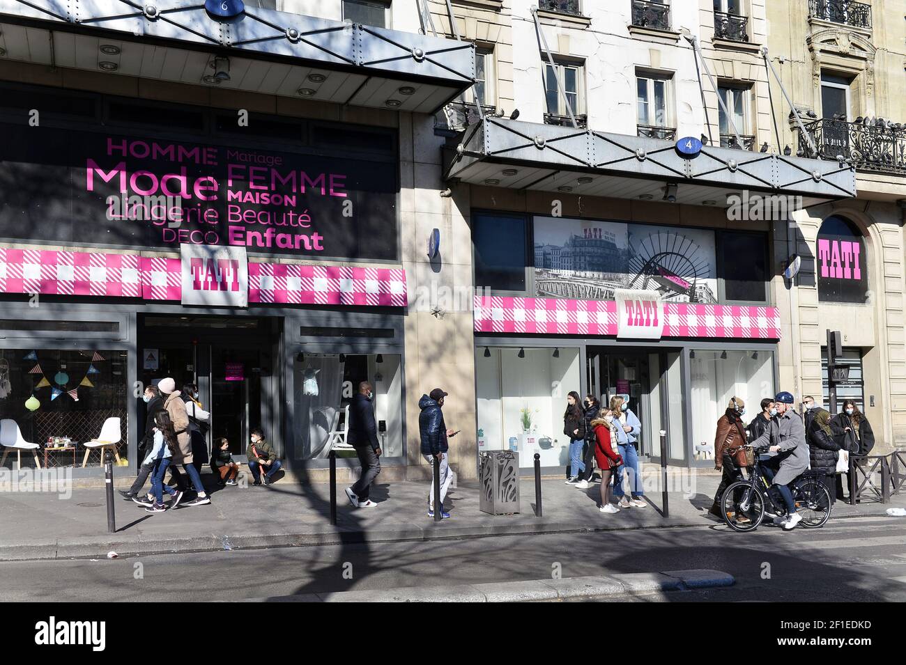 Tati Barbès Store about to close - Paris - France Stock Photo - Alamy