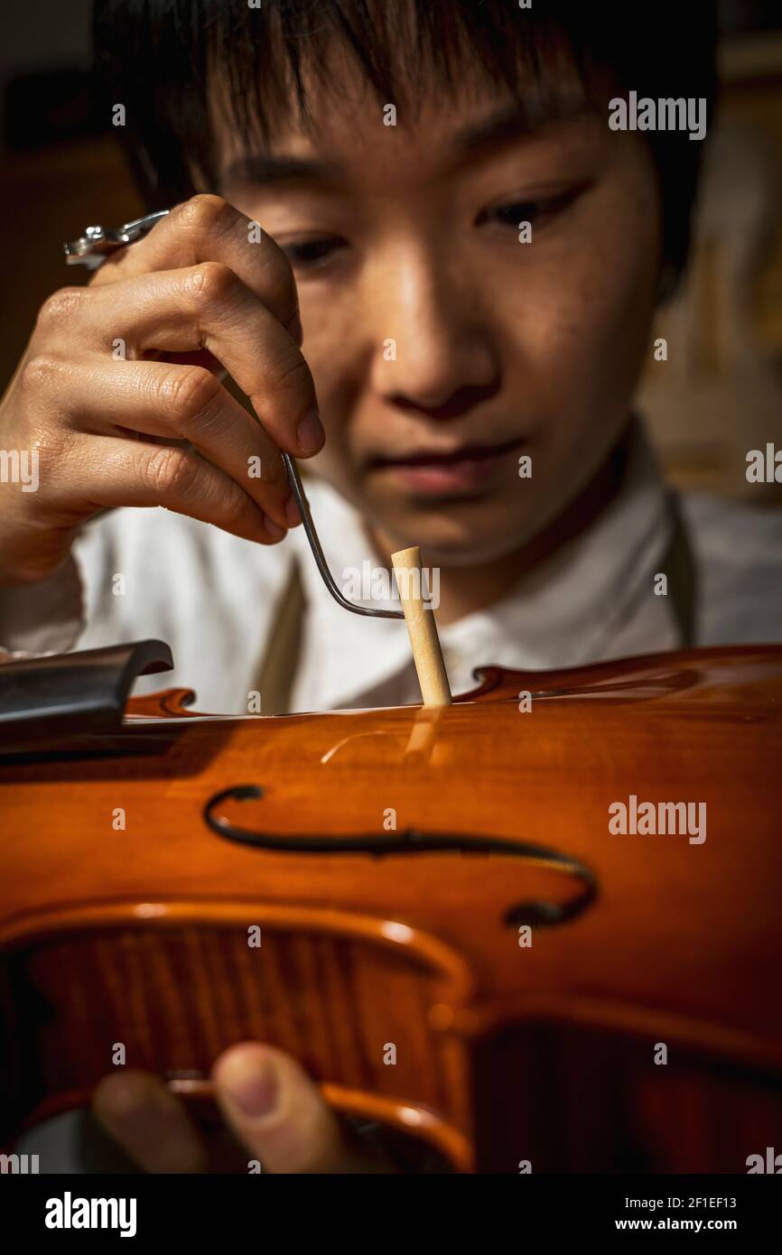 Cremona violin instrument hires stock photography and images