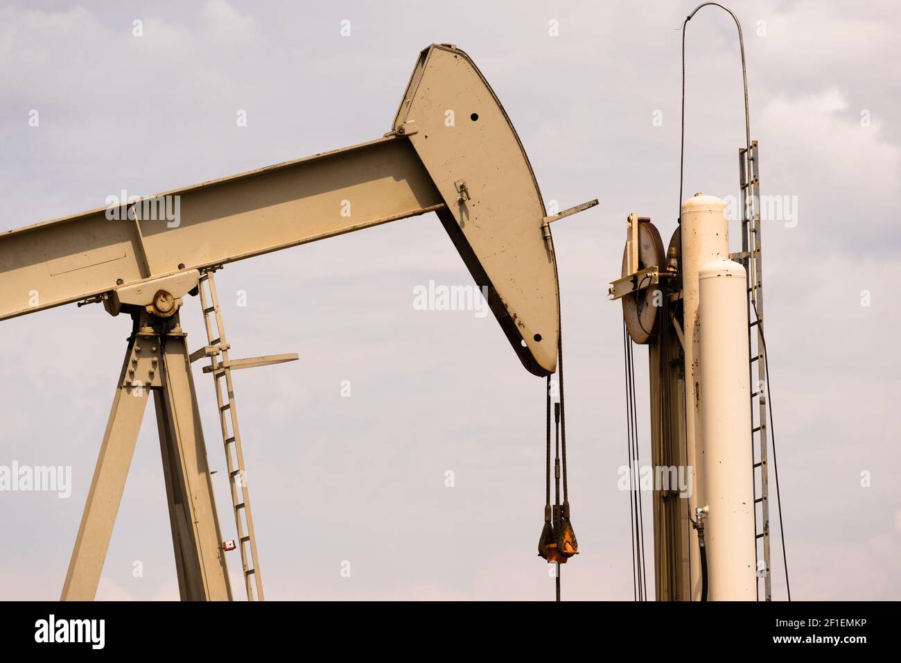 Oil derrick pump hires stock photography and images Alamy