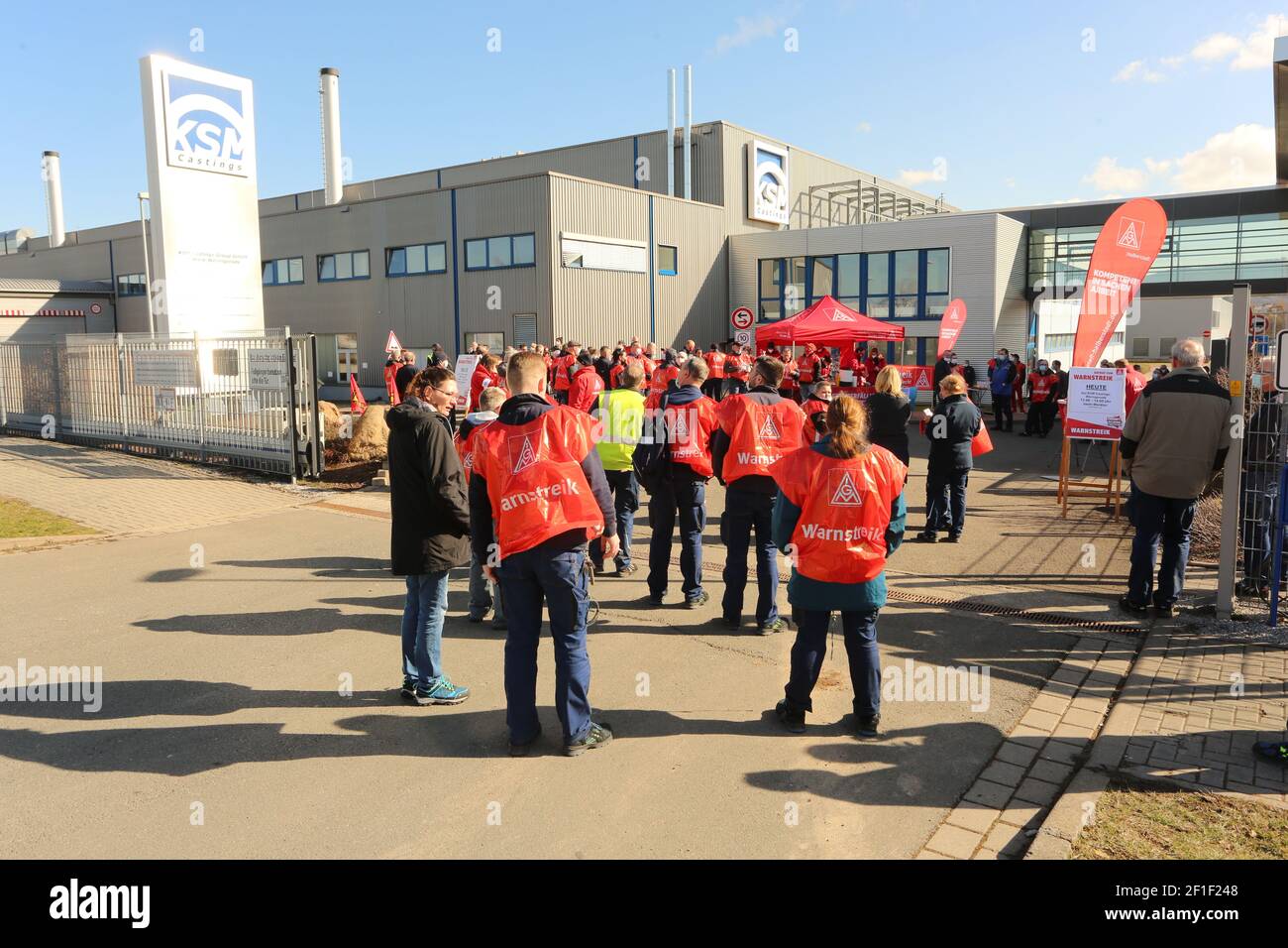 Page 5 - Factory Workers Union Strike High Resolution Stock Photography and  Images - Alamy