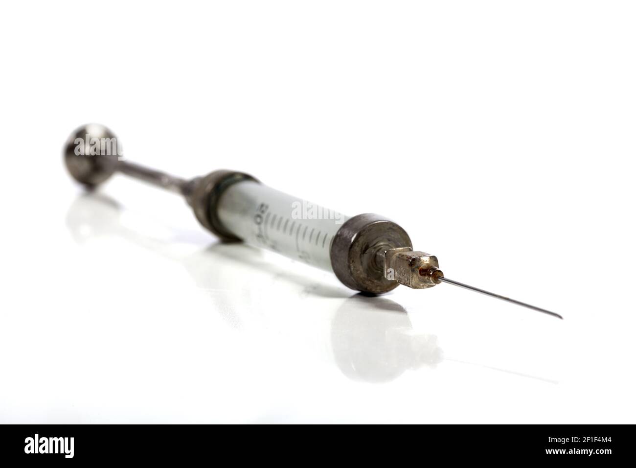 Old fashioned medical syringe hi-res stock photography and images - Alamy