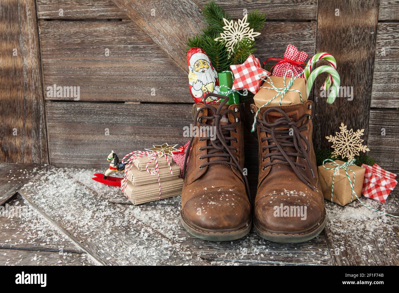 https://c8.alamy.com/comp/2F1F74B/boots-with-gifts-and-sweets-2F1F74B.jpg