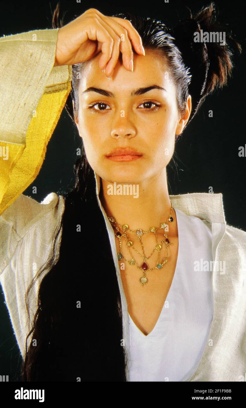 Shannyn Sossamon, 'A Knight's Tale' (2001) Sony Pictures. Photo Credit: Egon Endrenyi/Sony Pictures/The Hollywood Archive - File Reference # 34082-1064THA Stock Photo