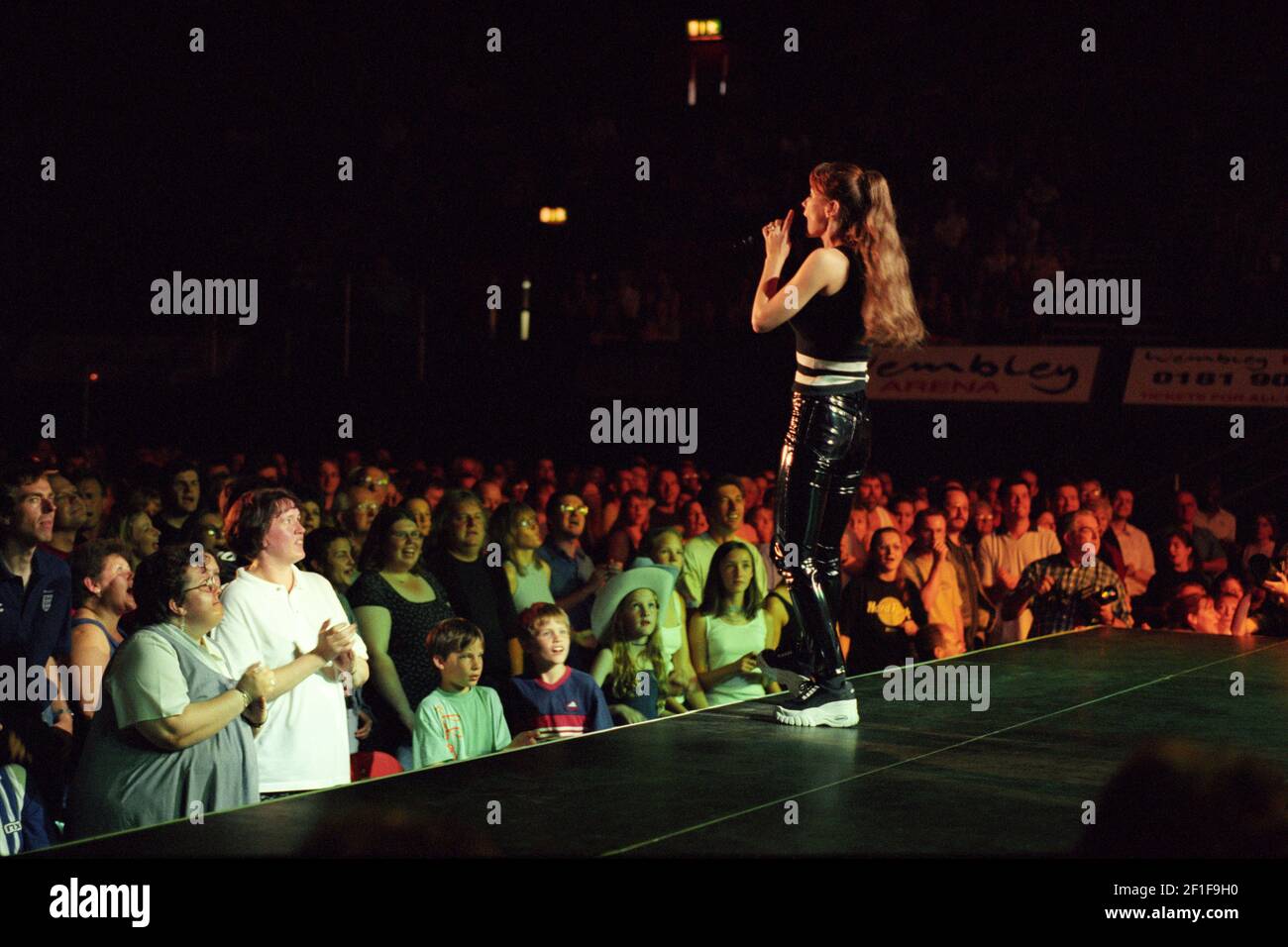Shania Twain in concert at Wembley Arena in London, UK. 8th July 1999 Stock Photo