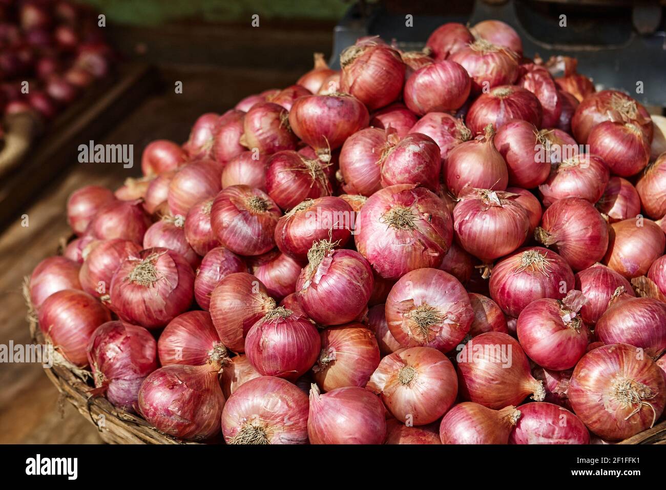 Red onions at a market in Mumbai India Stock Photo Alamy