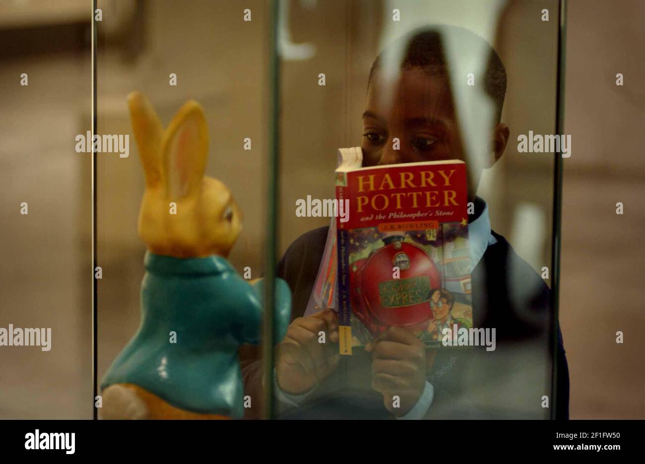 7 YEAR OLD RAMARIO HART AT THE BEATRIX POTTER TO HARRY POTTER EXIBITION AT  THE NPG. 14/5/02 PILSTON Stock Photo - Alamy