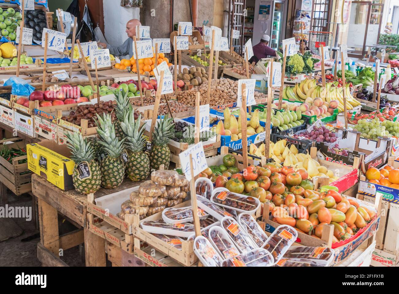 Palermo ballaro market hi-res stock photography and images - Alamy