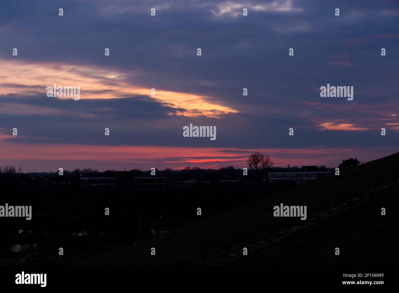 London, UK.  8 March 2021. UK Weather: Sunset at Northala Fields in north west London.  The forecast is for changeable conditions and wetter weather towards the end of the week.  Credit: Stephen Chung / Alamy Live News Stock Photo