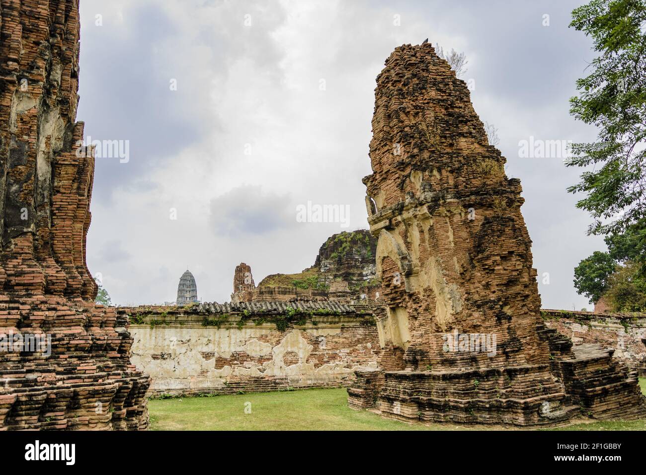  Ayutthaya historical park architecture hi-res stock photography and Illustration 