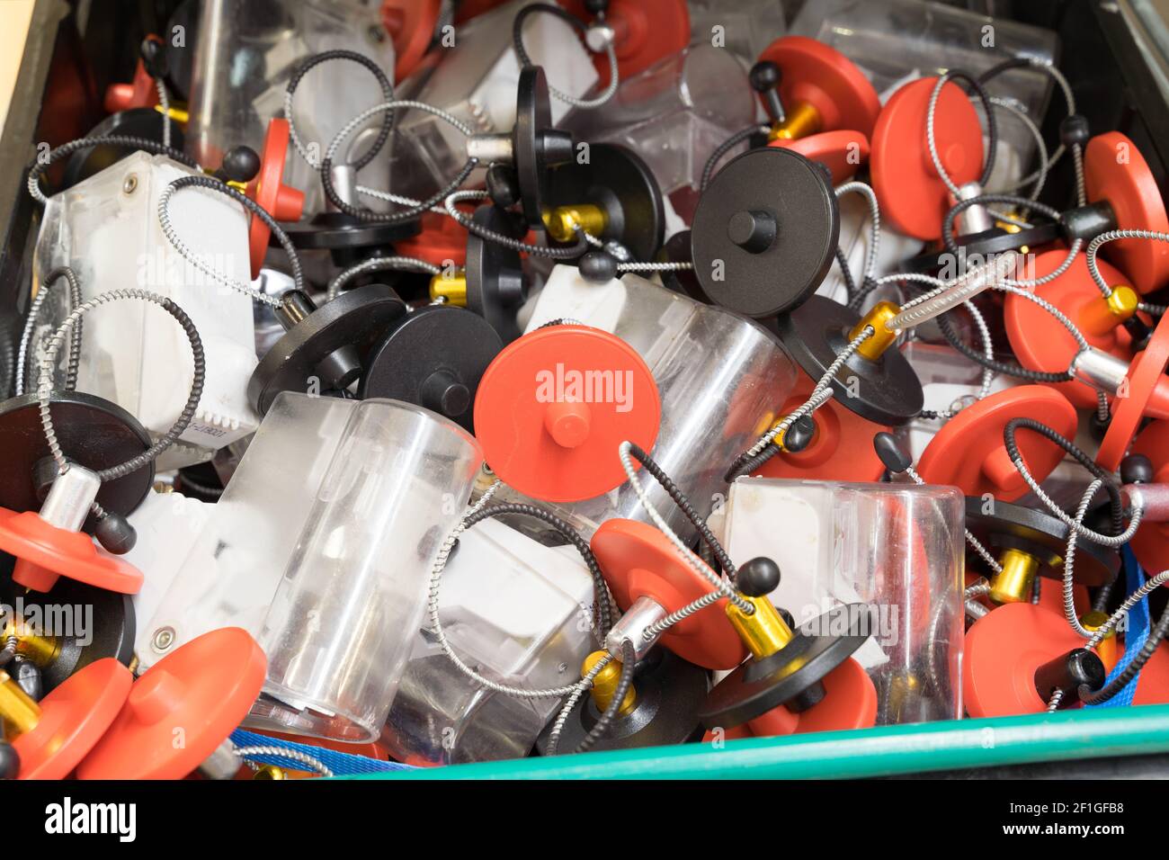 https://c8.alamy.com/comp/2F1GFB8/wine-liquor-bottle-cap-locks-collected-in-a-trolley-in-supermarket-sainsburys-england-uk-2F1GFB8.jpg