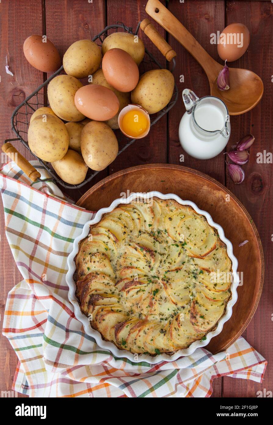 Potato gratin in round casserole dish Stock Photo Alamy