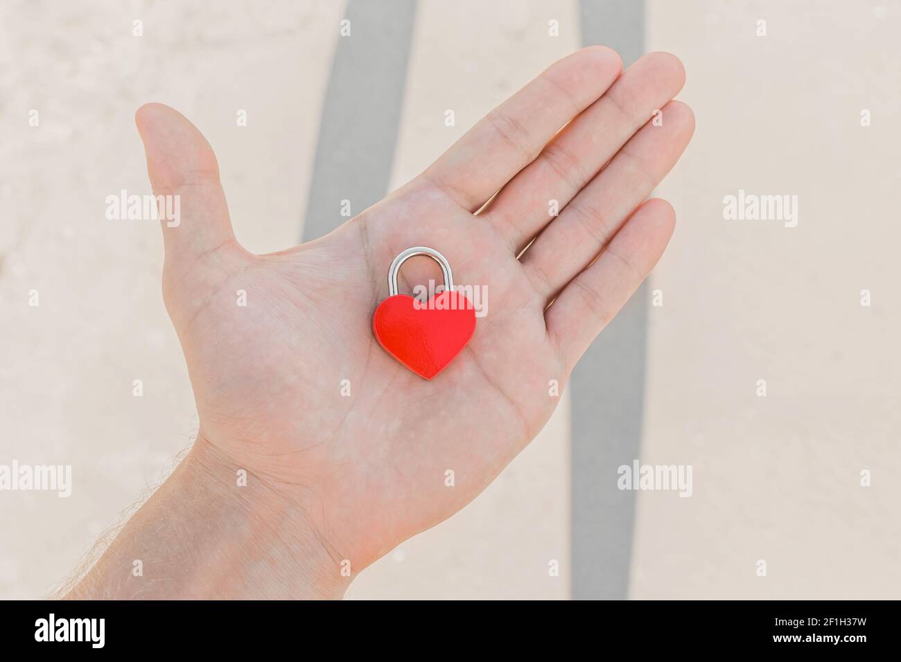 Form heart hi-res stock photography and images - Page 21 - Alamy