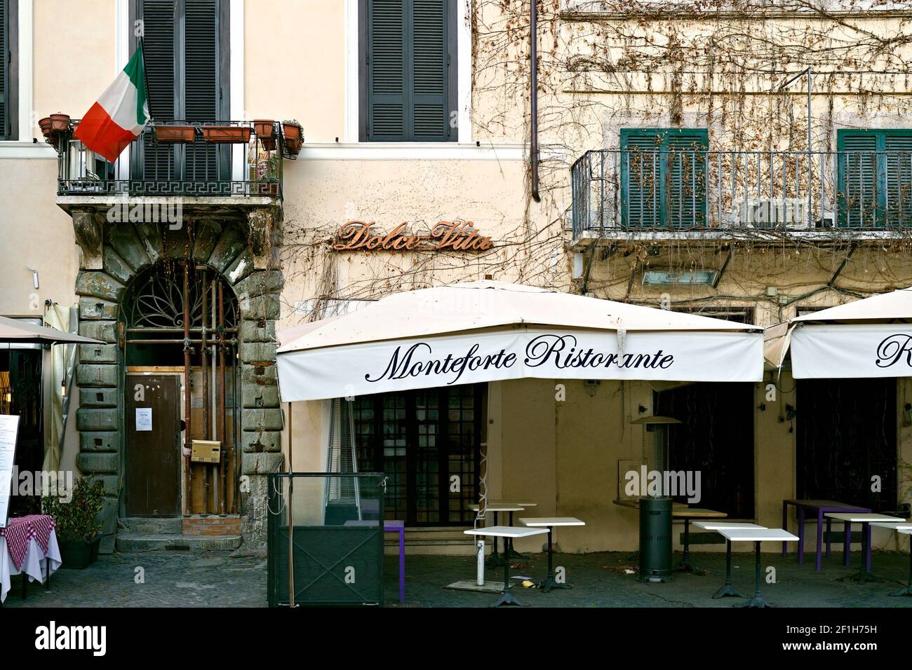 Dolce Vita Monteforte famous restaurant closed due to Coronavirus.  Navona Square, Rome at the time of Covid 19. Italy, Europe, European Union, EU Stock Photo