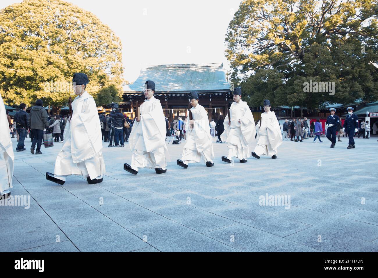 Shinto priests tokyo japan hi-res stock photography and images - Alamy