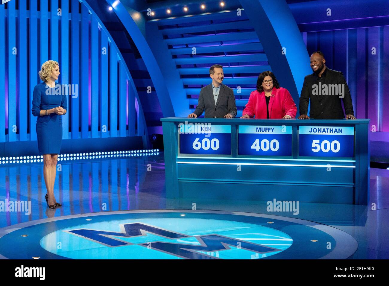 MASTER MINDS, from left host Brooke Burns, experts Ken Jennings, Muffy