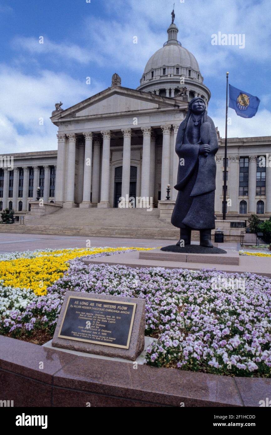 Oklahoma City, Oklahoma, USA.  State Capitol Building, front, with statue 'As Long as the Waters Flow', by Allan Houser, a Chiracahua Apache Sculptor. Stock Photo