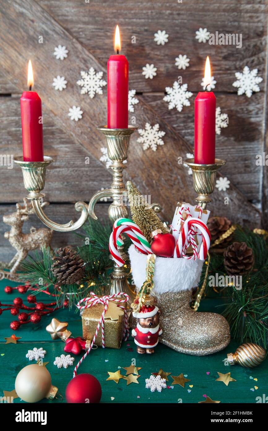 Gold santa claus hi-res stock photography and images - Alamy