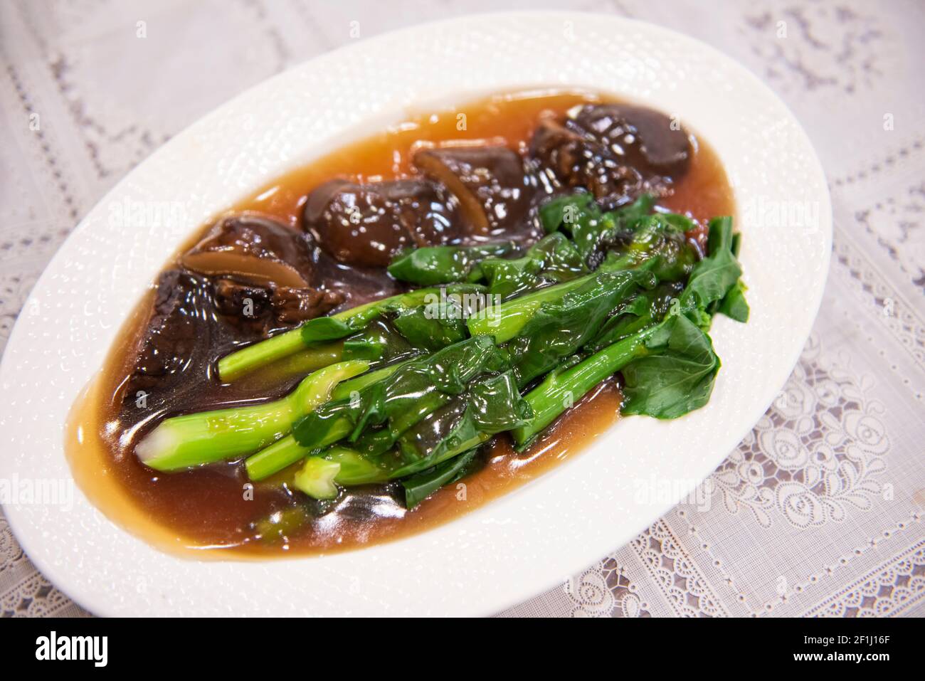 Chinese kale on oyster sauce, Stir fried shiitake mushroom with chinese