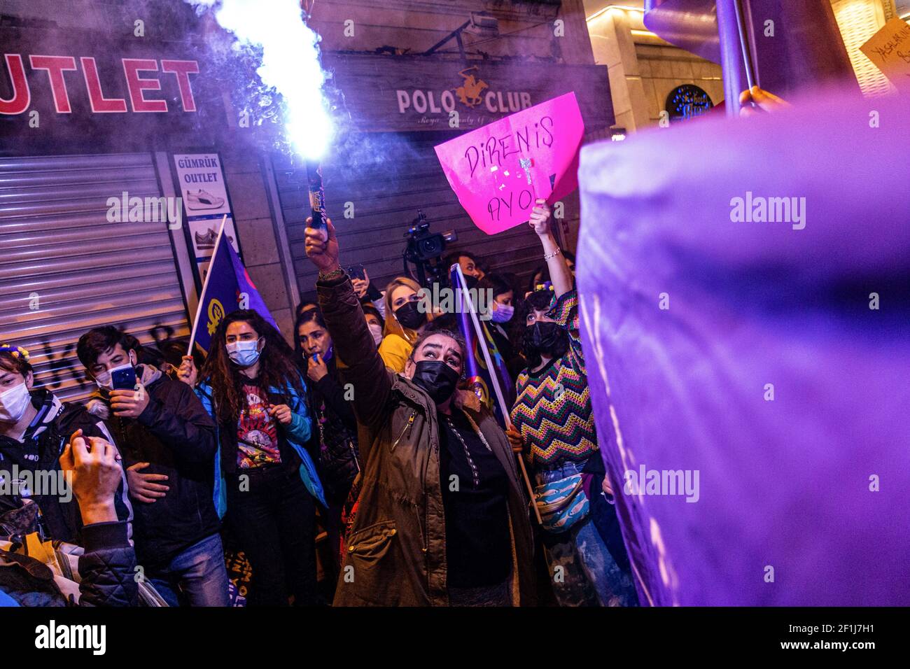 Gender inequality light hi-res stock photography and images - Alamy