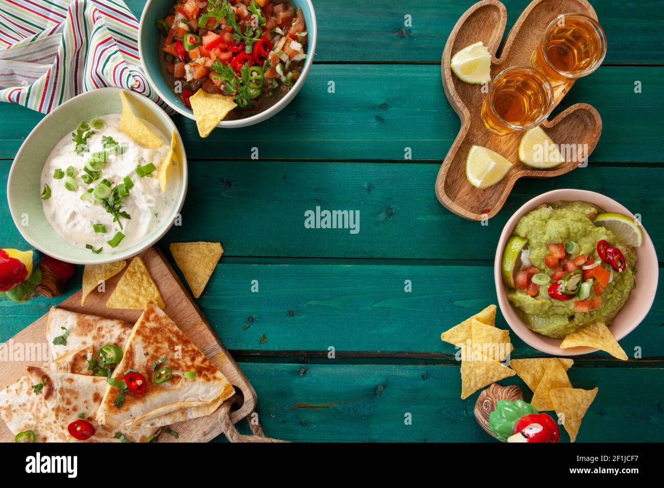 Leckere Quesadilla mit Guacamole Stock Photo