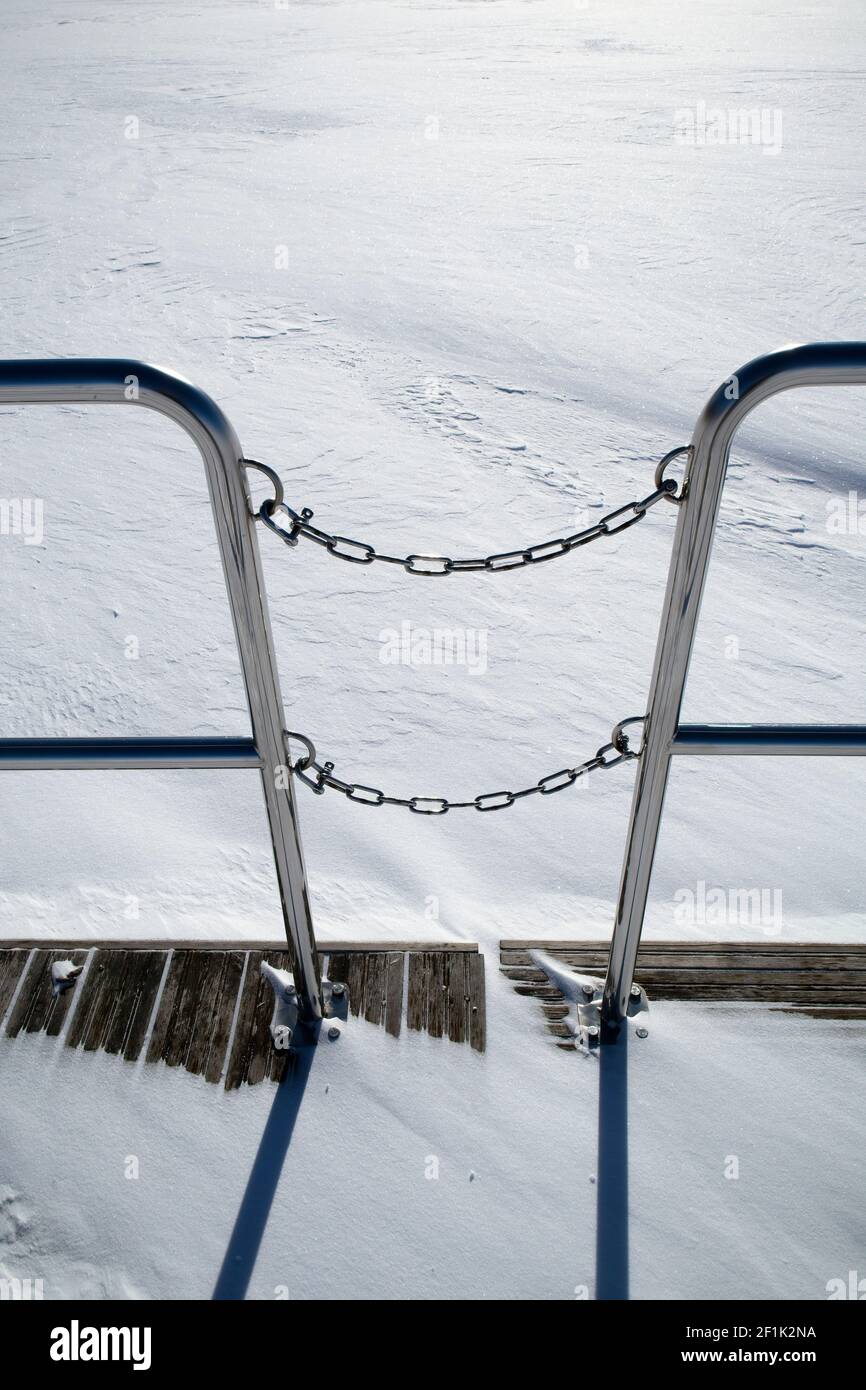 Pool chain fence hi-res stock photography and images - Alamy