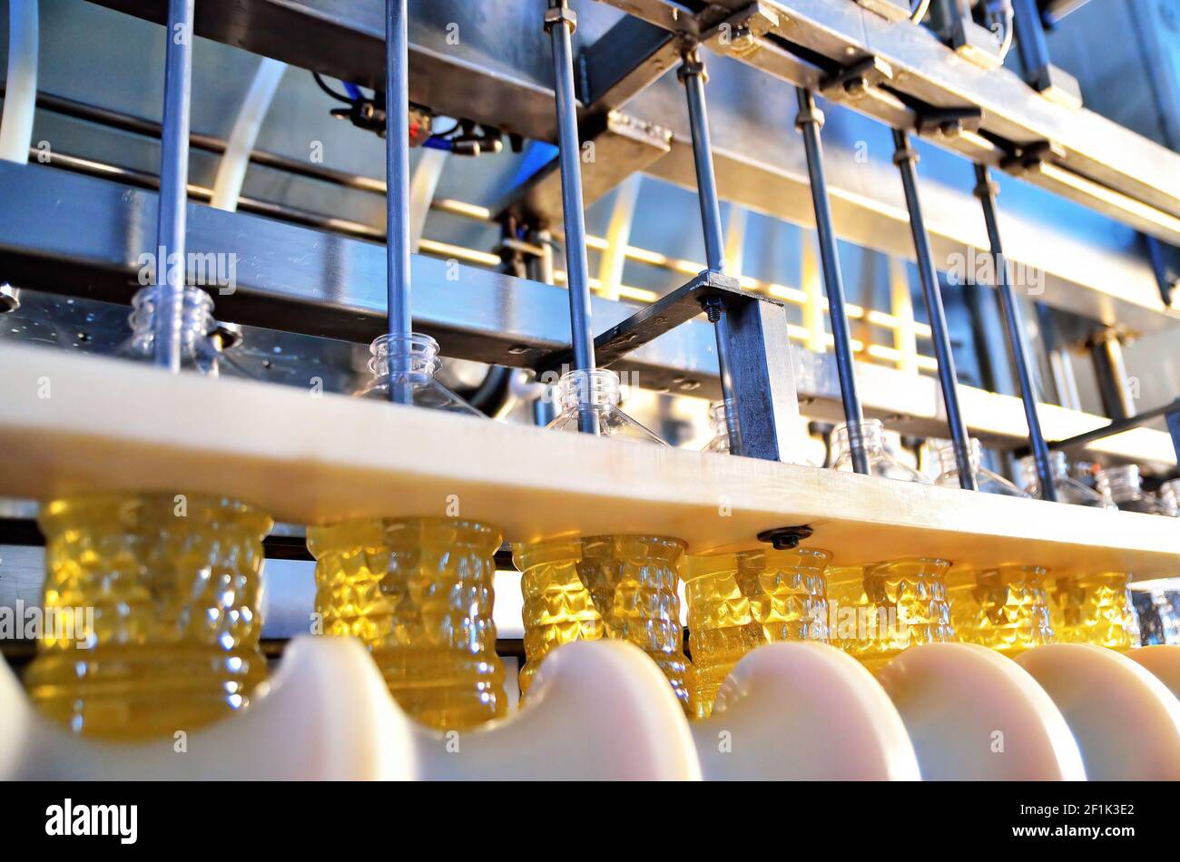 Gerard завод. Motul shock oil vi 400. Вилочное масло motul 20 w. Прокатный станок для профиля. Motul factory line 10w.