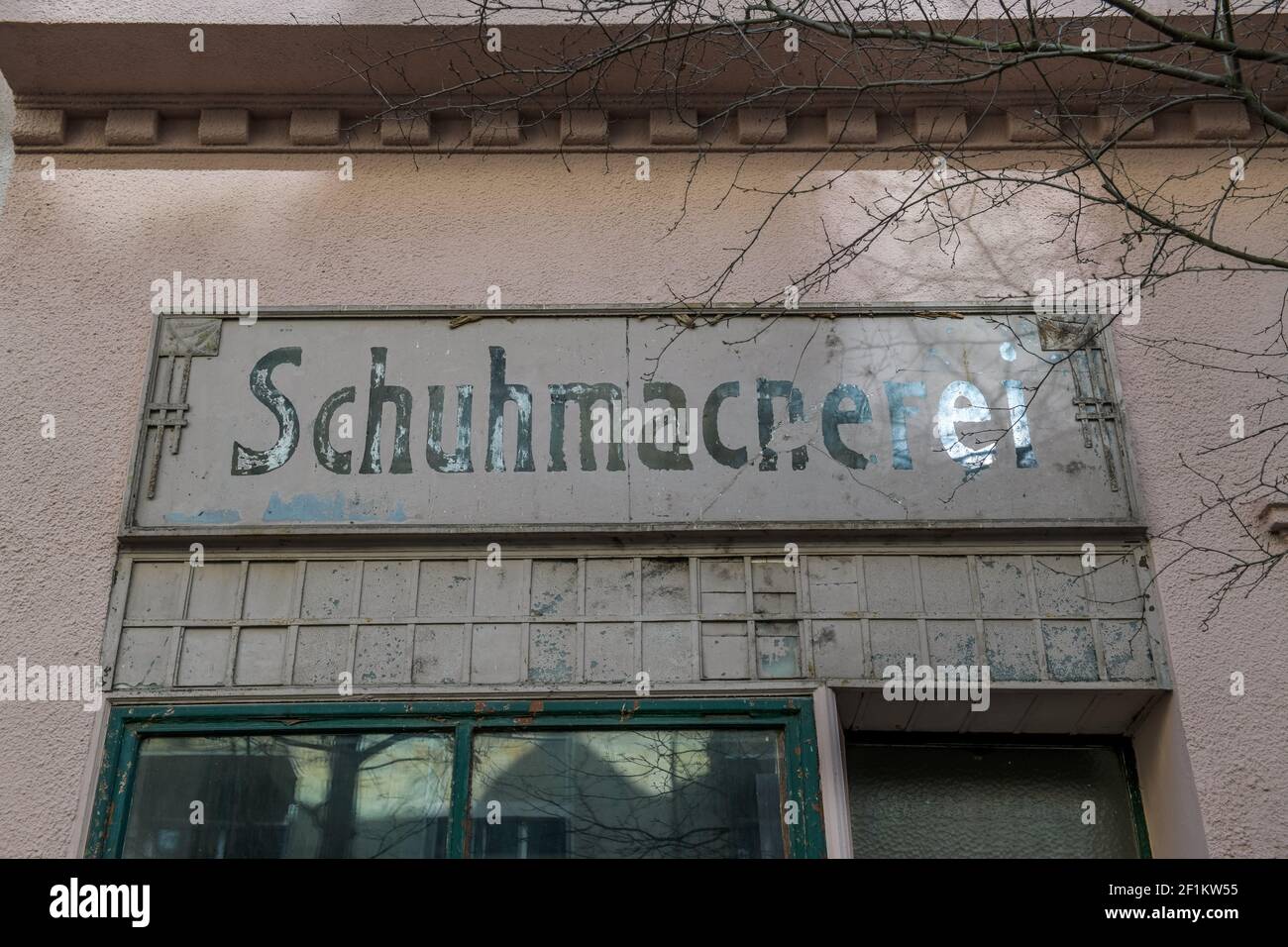 Altes Schild Schuhmacherei, Bachestraße, Friedenau, Schöneberg, Berlin, Deutschland Stock Photo