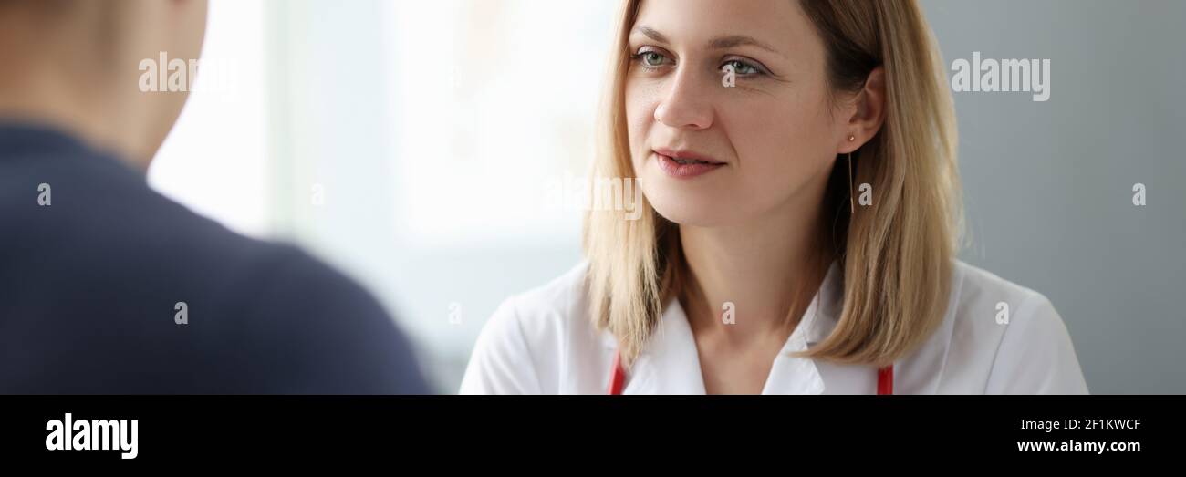 Woman talking to gp hi-res stock photography and images - Alamy