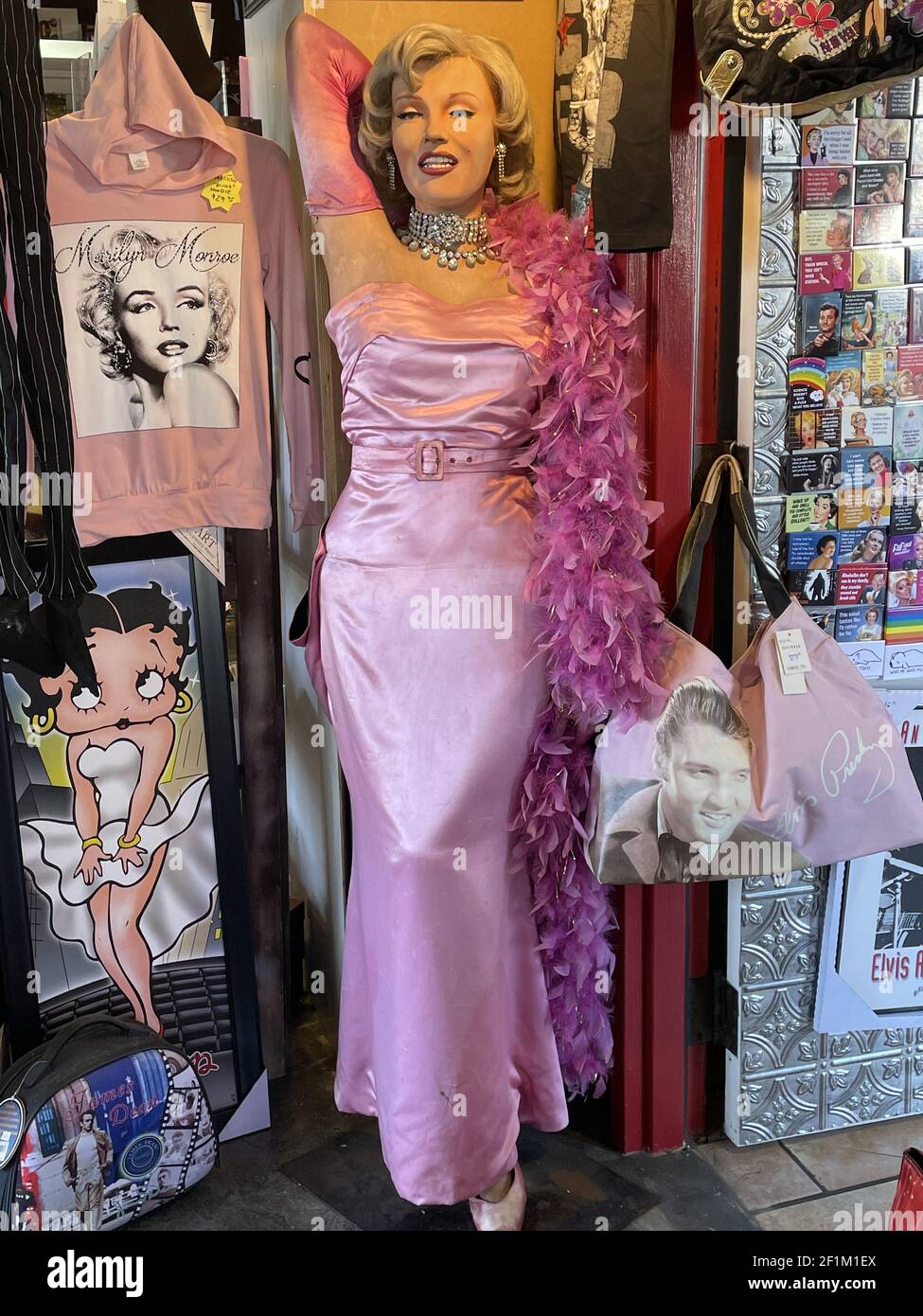 FRESNO, UNITED STATES - Mar 04, 2021: A photo of Marilyn Monroe life size  body /model wearing a long pink dress in a collectors store Stock Photo -  Alamy