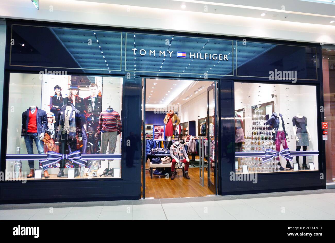 POZNAN, POLAND - Apr 08, 2016: Entrance to a Tommy Hilfiger clothing store  in the Galeria Malta shopping mall Stock Photo - Alamy