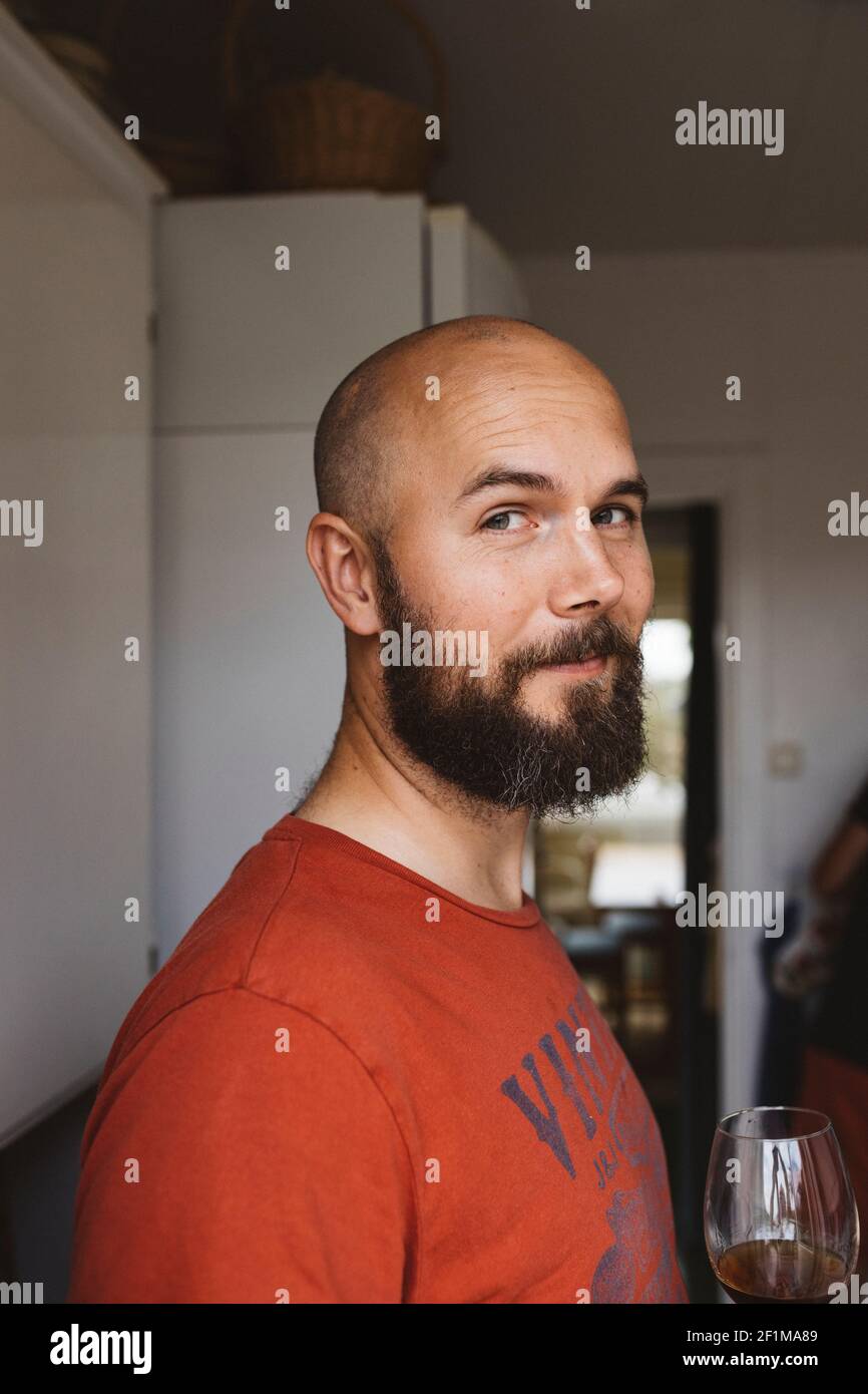 Portrait of smiling man looking at camera Stock Photo - Alamy