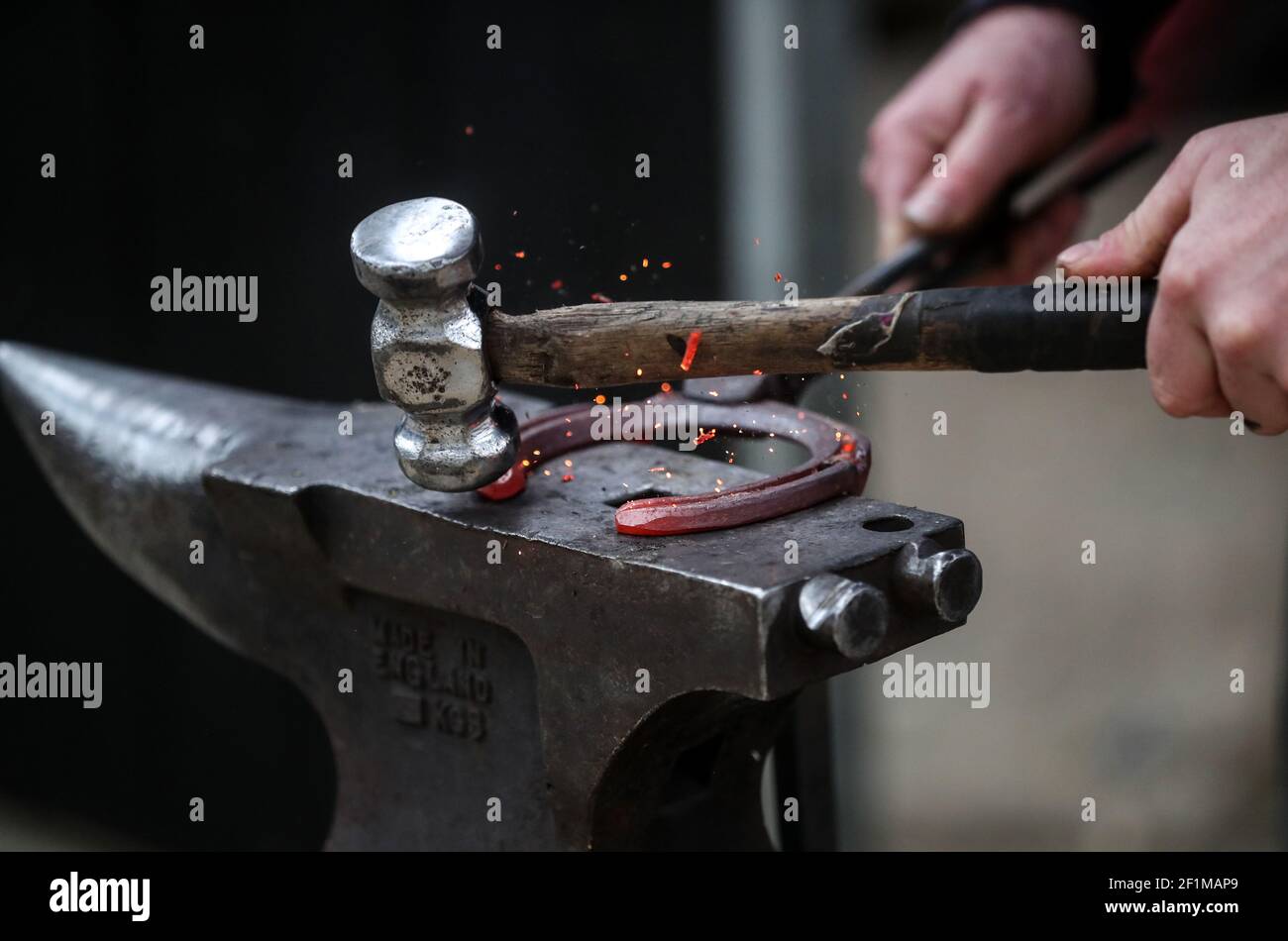 Монгольская кузница. Кузнечное ремесло. Кузнец в кузнице. Кузнец. Кузница архангельского леонида борисовича.