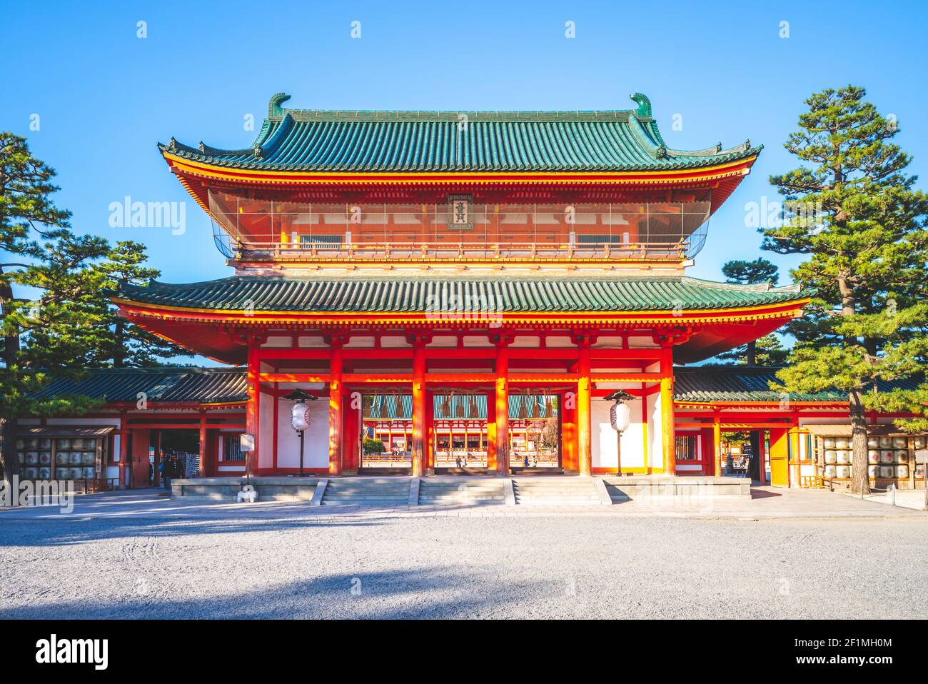 otenmon, Main gate of Heian jingu shrine in Kyoto, japan. Translation: Otemon Stock Photo