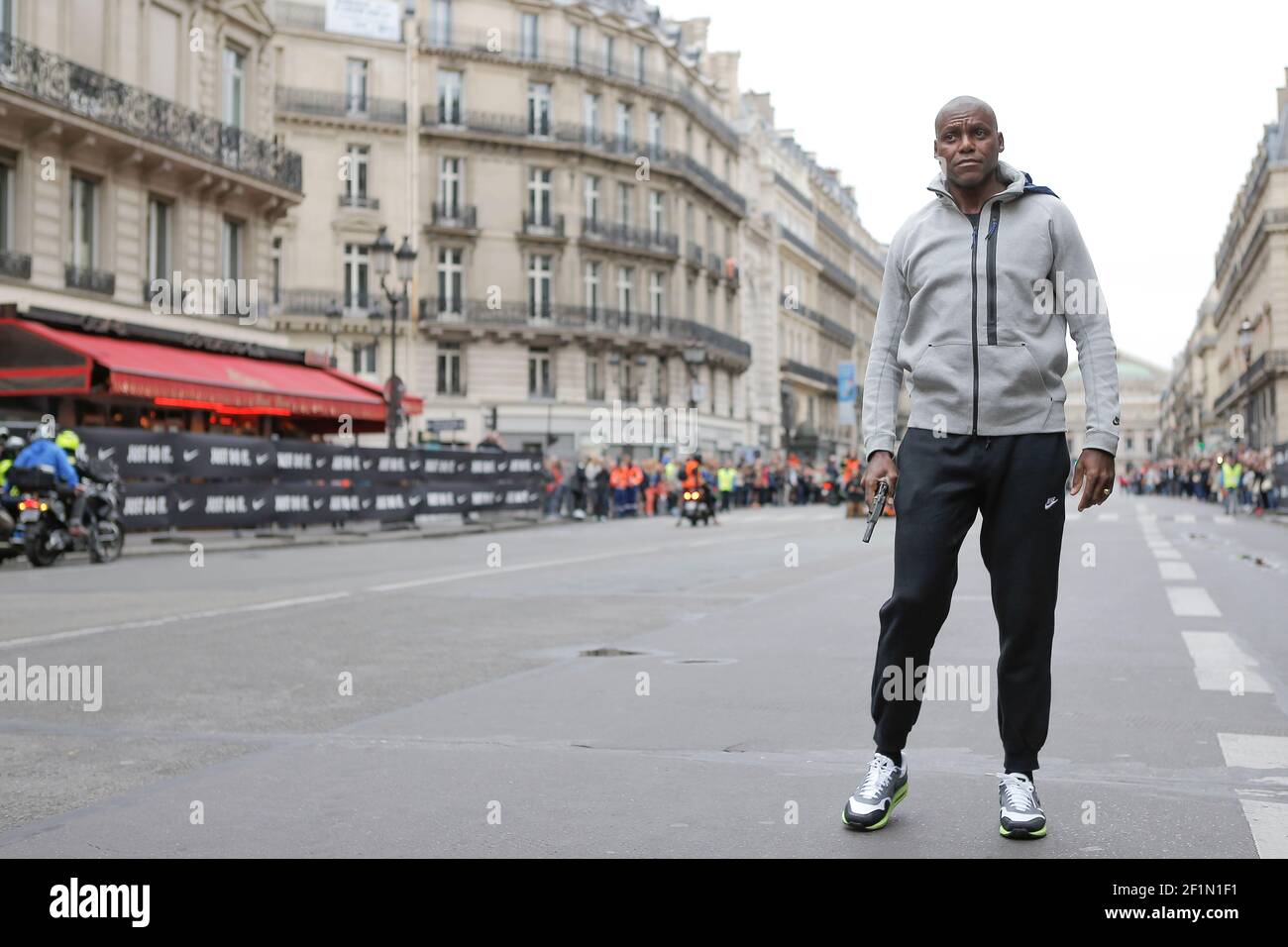 Carl Lewis (usa), ambassador of Nike, gives the start of the 11th edition  of the running race 10KM Paris Centre, in Paris, on October 05, 2014,  France, Europe - Photo Stephane Allaman / DPPI Stock Photo - Alamy