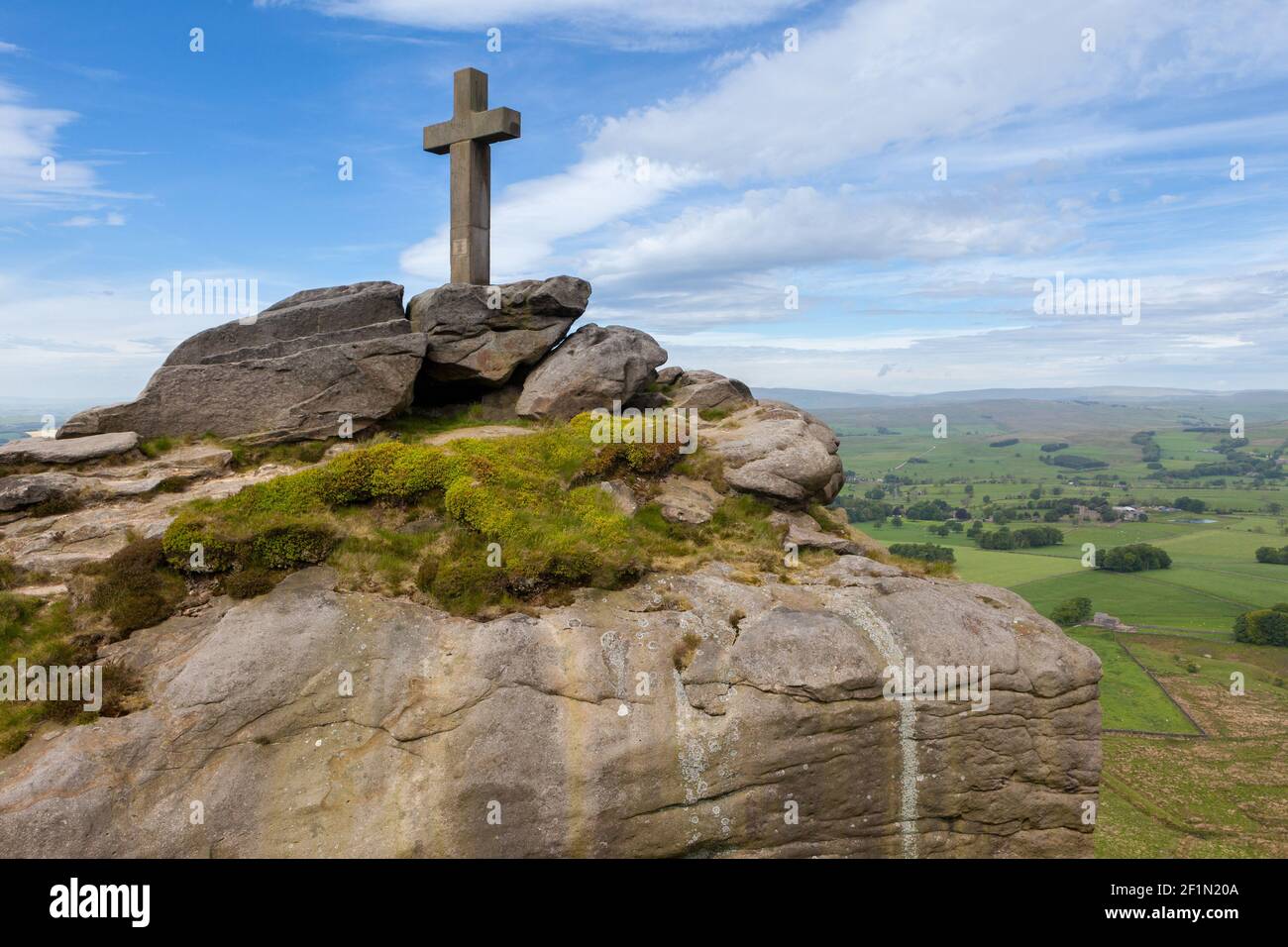 Rylstone Cross stands high on the fell above Rylstone village with extensive views across Ariedale Stock Photo