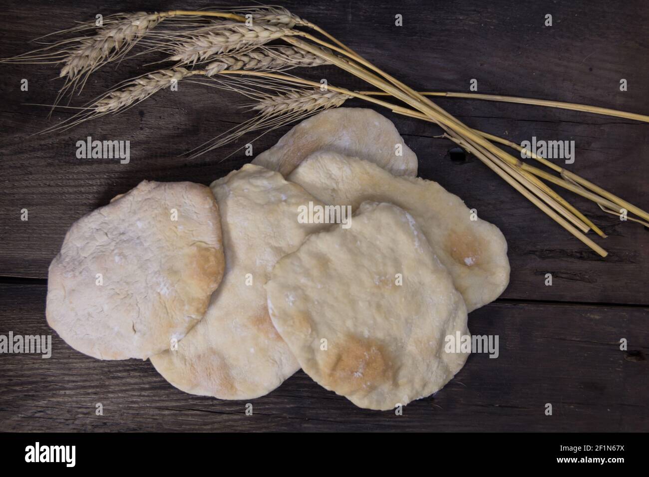 unleavened or unleavened bread, traditional of the Hebrew culture made