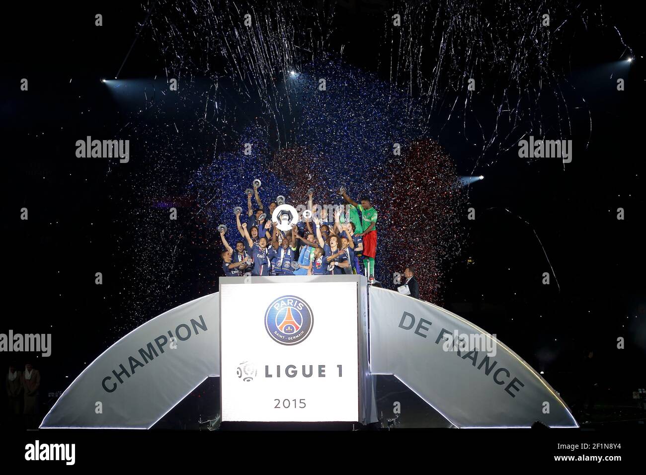 Players of Paris Saint Germain celebrate their victory in French L1  championship with Hexagoal Trophy at the end of the French Championship  Ligue 1 football match between Paris Saint Germain and Stade