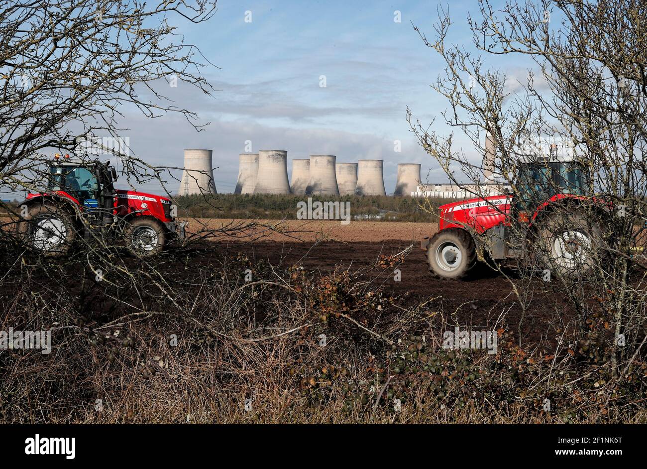 Ratcliffe-on-Soar, Nottinghamshire, UK. 9th March 2021. Farmers work near Ratcliffe-on-Soar Power Station as Rushcliffe Borough Council is to discuss an expression of interest for UniperÕs coal-powered Power Station site to accommodate a nuclear fusion reactor when it is decommissioned in 2025. Credit Darren Staples/Alamy Live News. Stock Photo