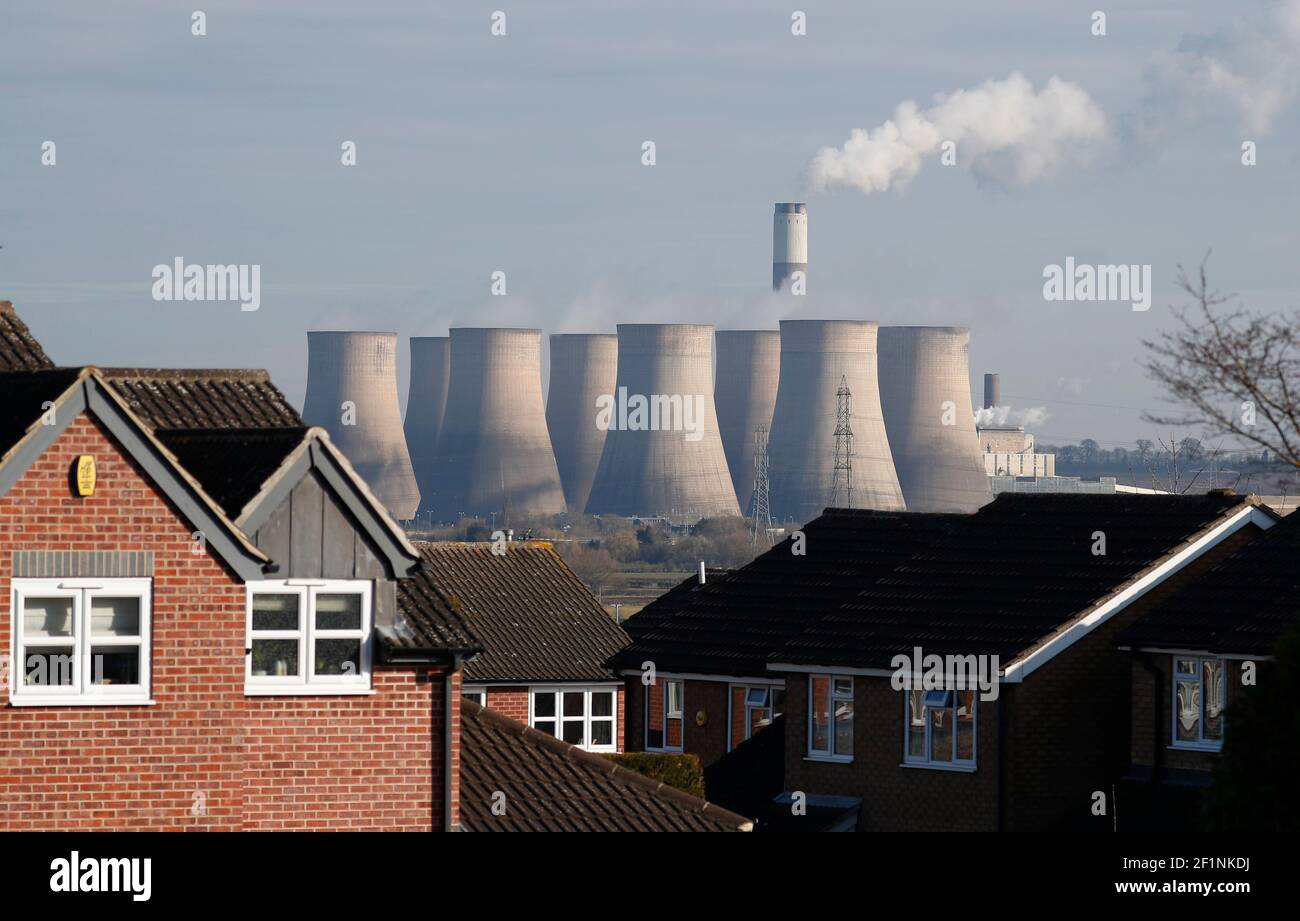 Kegworth, Leicestershire, UK. 9th March 2021. Ratcliffe-on-Soar Power Station is viewed from Kegworth as Rushcliffe Borough Council is to discuss an expression of interest for UniperÕs coal-powered Power Station site to accommodate a nuclear fusion reactor when it is decommissioned in 2025. Credit Darren Staples/Alamy Live News. Stock Photo