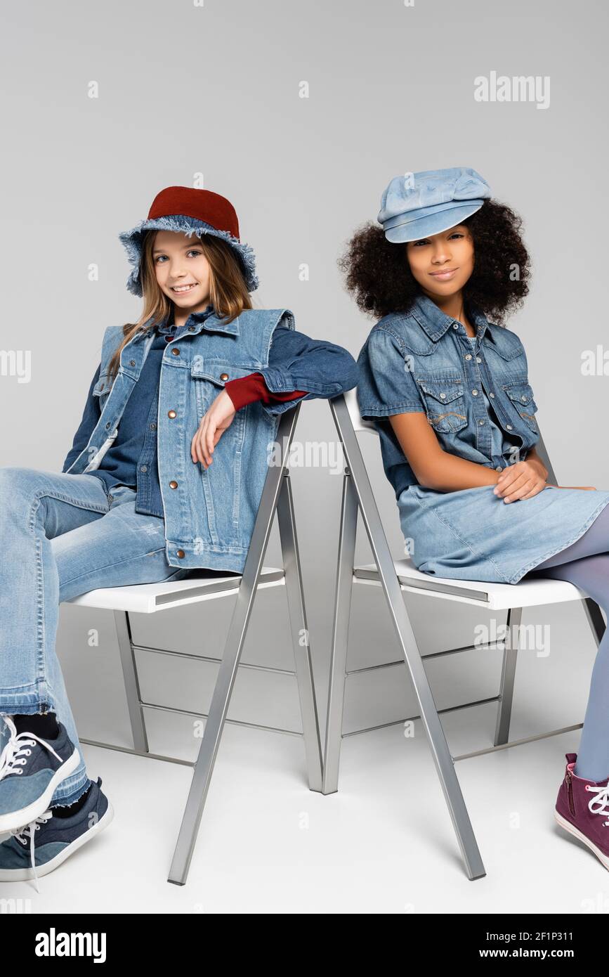 Girls sitting on chairs hi-res stock photography and images - Alamy