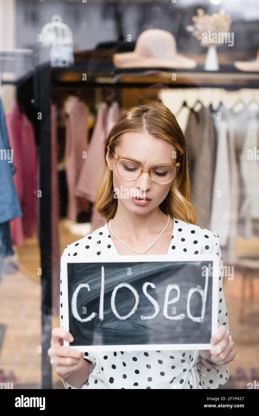 Clothing store closed hi-res stock photography and images - Page 7 - Alamy