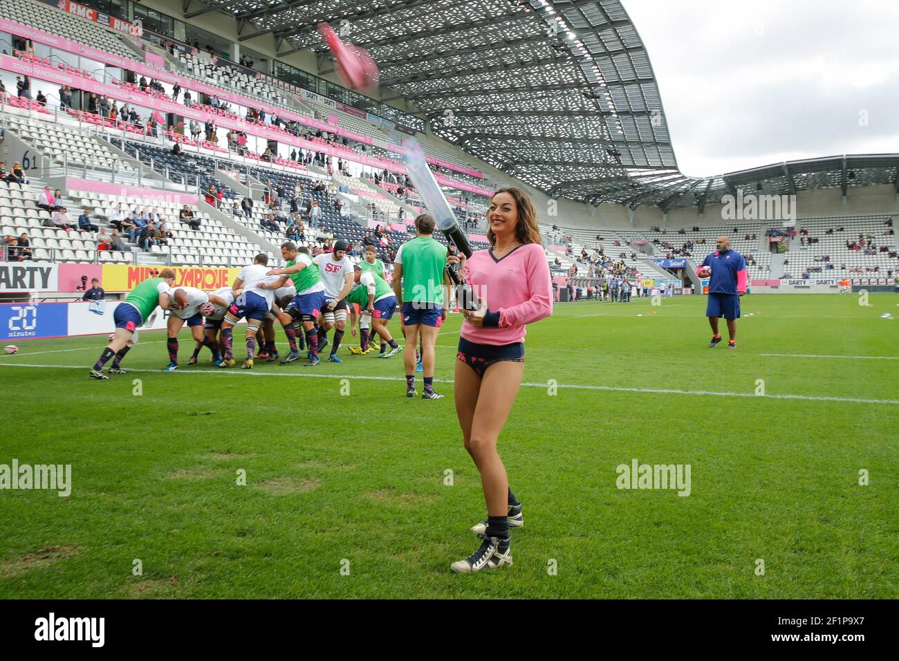 Cheerleaders during the French championship Top 14 Rugby Union match  between Stade Francais Paris and Stade