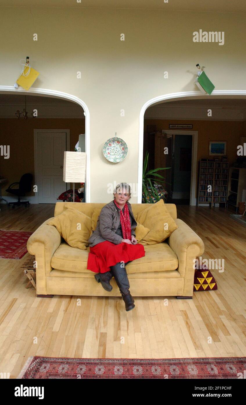 LUCY NEAL IN HER TOOTING HOME.19/10/05 TOM PILSTON Stock Photo