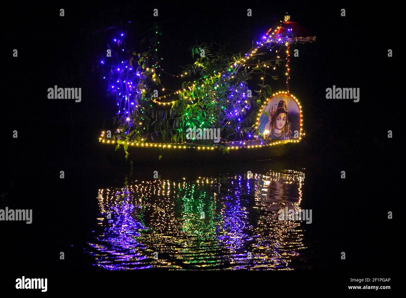 Lights in water hi-res stock photography and images - Alamy